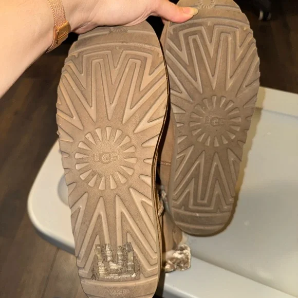 UGG Cream Sheepskin Footwear - Picture 7 of 8